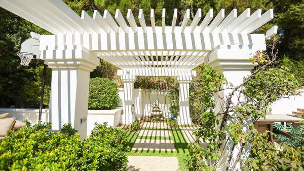 Open lattice pergola