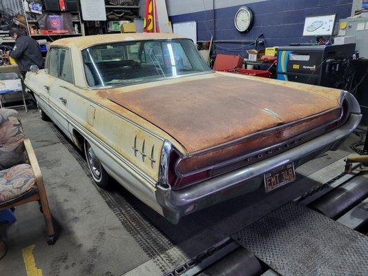 '61 Pontiac Star Chief amazingly everything works down to the original radio!