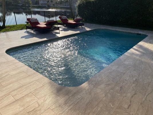 12x24 Ivory River Travertine - subway pattern and sundeck