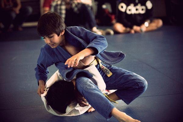 Ethan Esrawi with a well-timed guard pass during the annual in-house tournament at Delta BJJ in Culver City.