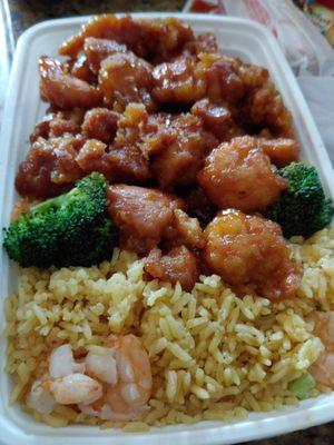 General Tso chicken and shrimp fries rice lunch special