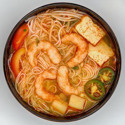 Tom Yum:
Vegan sea nuggets, tofu, tomato, pine apple, bean sprouts & rice vermicelli in a hot & sour broth. (GF)