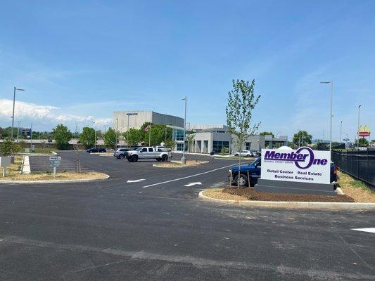 Entrance to Member Service Center from 4th Street NE