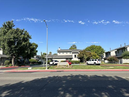 Temescal Apartments