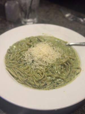 Linguini pesto with chicken