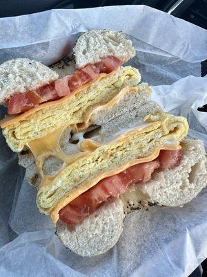 Egg, tomato and cheese on an everything bagel