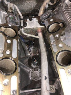 Notice the sensor lying in the void beneath the intake manifold?