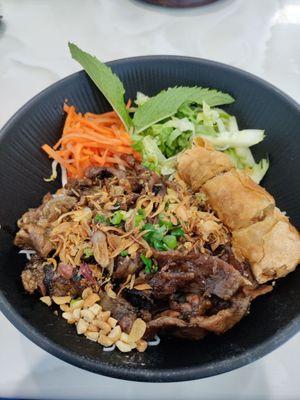 Pork and egg roll vermicelli (gha)