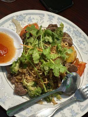 Mi Xao Bo   Stir Fried Noodles with Shaking Beef