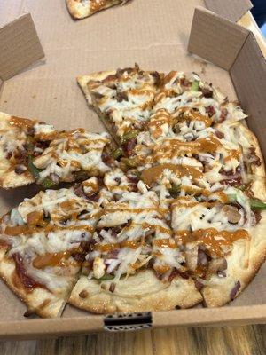 BBQ chicken pizza with vegan cheese