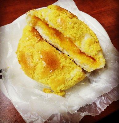 Egg Yolk Pineapple Bun~ Pretty Good