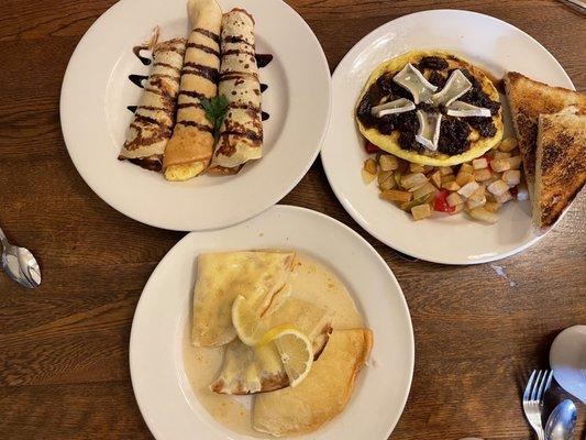 Bacon & cheddar crepes; open faced omelette with bacon jam and Brie cheese; lemon crepes.  All very delicious!!