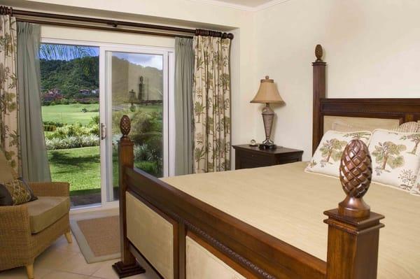 Wake up to breathtaking views of the La Iguana Golf Club and the Herradura Bay. King Size Master Bedroom w/bath at DelMar.