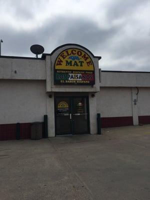 Mexican restaurant attached to a laundry mat on 10th and Franklin. Parking in the back.