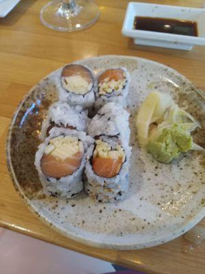 Yellowtail roll