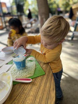 Baking soda and lemon as experiment