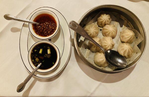 小籠包 Soup Dumplings (8)