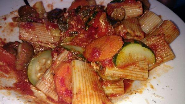 Rigatoni pomodoro, extra veggies. Shockingly good!