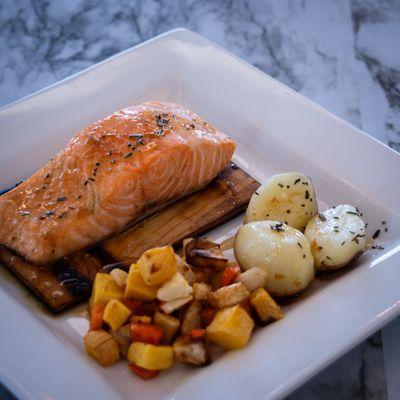 CEDAR PLANKED ATLANTIC SALMON
Cedarwood roasted with maple-ginger glazed root vegetables & rosemary potatoes