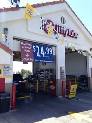 Jiffy Lube storefront on Auburn near Oswell Street.