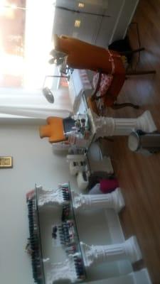 Photos of  the salon.