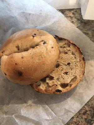 Cinnamon raisin bagel