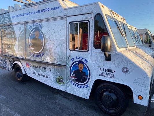 D Lo's Kitchen food truck