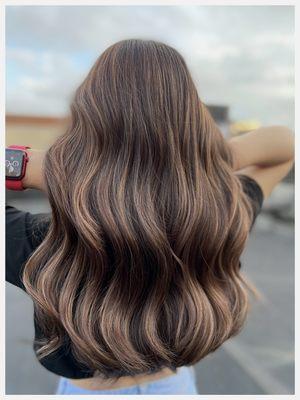 Natural chocolate balayage looks good on everyone 3