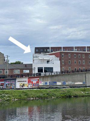 Rambling House on the river in Nashua