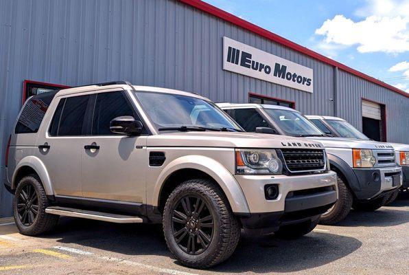 Land Rover LR4 and LR3