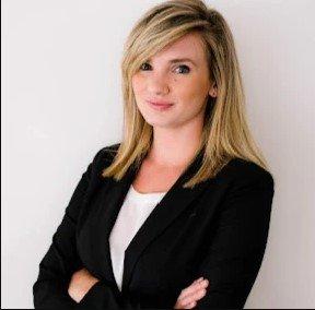 Lauren uses her considerable multitasking skills and legal knowledge to help clients throughout the legal process.