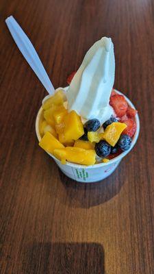 Medium original with fruits (pineapple, mango, blueberries, strawberries)