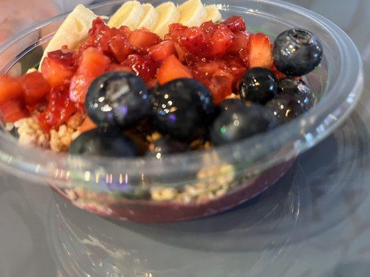 Closeup off half of açaí bowl