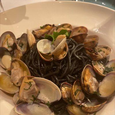 Squid ink Spaghetti al Nero con Vongole