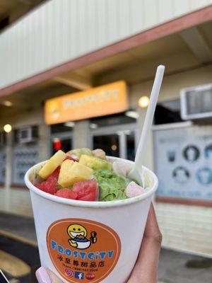 Green Tea Frost - always my go to. Fresh fruit, chewy soft mochi, perfectly sweet matcha snow