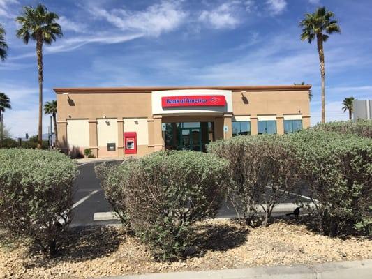 Exterior storefront of Bank of America at Craig & Clayton on a Sunday afternoon in March 2016.