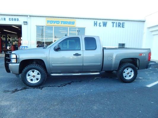 2010 Chevy 1500 with 2'' Leveling kit with 33" Toyo's and a Ranchhand Brush Guard.