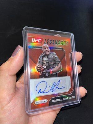 A hobby box 2022 UFC Panini Prizm Break!