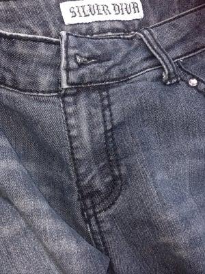 My jeans without a simple zipper.... Going down the street