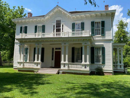 The front of the Hunter-Dawson historical home