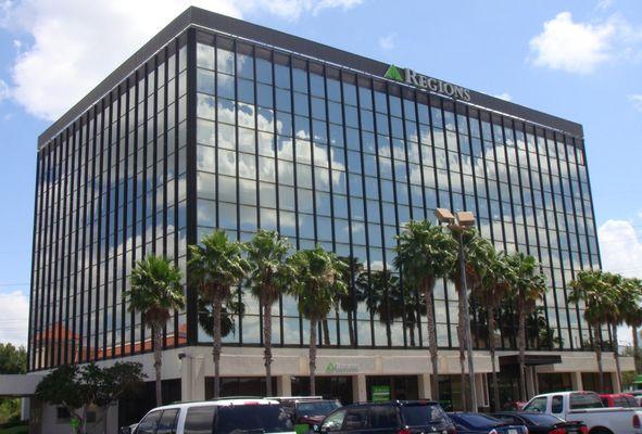 Regions Bank - where Sun Tours Orlando is located