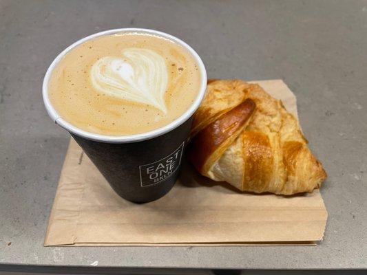 Decaf latte + Croissant