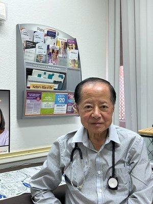 Dr. David Y Shek (Pediatrician/Family Medicine)