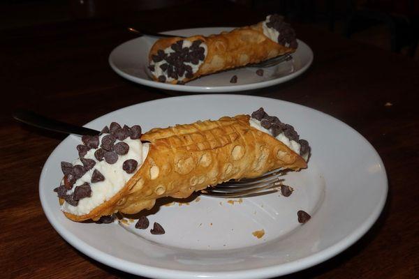 We had to end on a sweet note so for dessert, we had the Cannolis. The crispy shells were filled with creamy ricotta and chocolate chips.