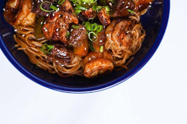 Trio (steak, shrimp and chicken) with Noddles Stir Fry