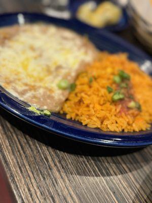 Rice and beans with green chicken suiza