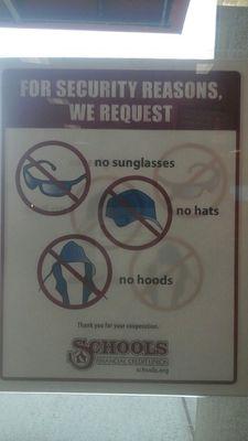 this is how wen all banks  should  be...Why you be wearing  your sunglasse in a building...where there no sun...