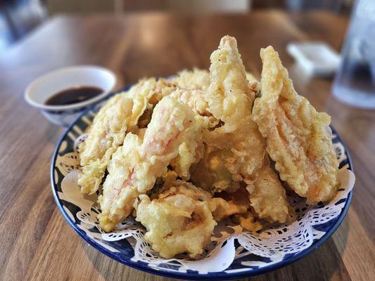 Mixed seafood tempura