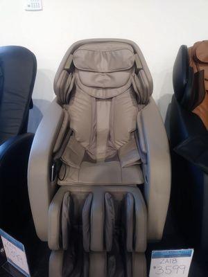 This massage chair and I are deeply in love.