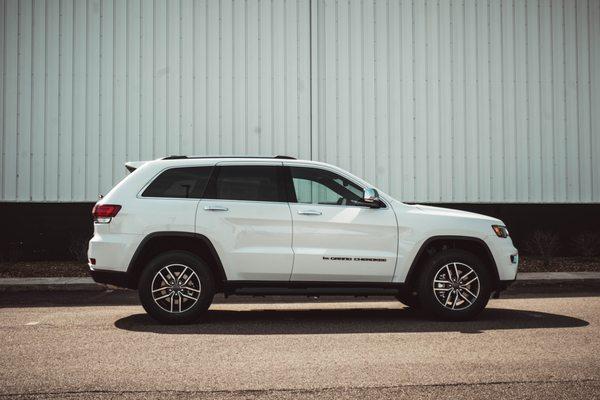 White Jeep Cherokee